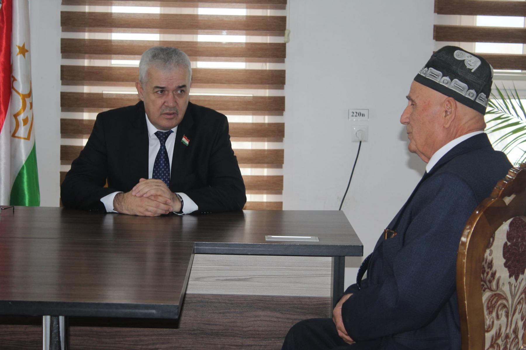 Муъминобод: ҚАБУЛИ ШАҲРВАНДОН АЗ ТАРАФИ ВАЗИРИ МАОРИФ ВА ИЛМИ ҶУМҲУРИИ ТОҶИКИСТОН МУҲТАРАМ САИДЗОДА РАҲИМ ҲАМРО