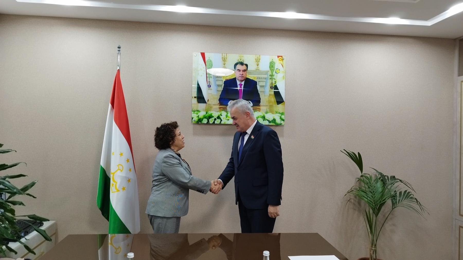  МУЛОҚОТИ РАҲИМ САИДЗОДА БО ХОНУМ СЕЗИН СИНАНОҒЛУ