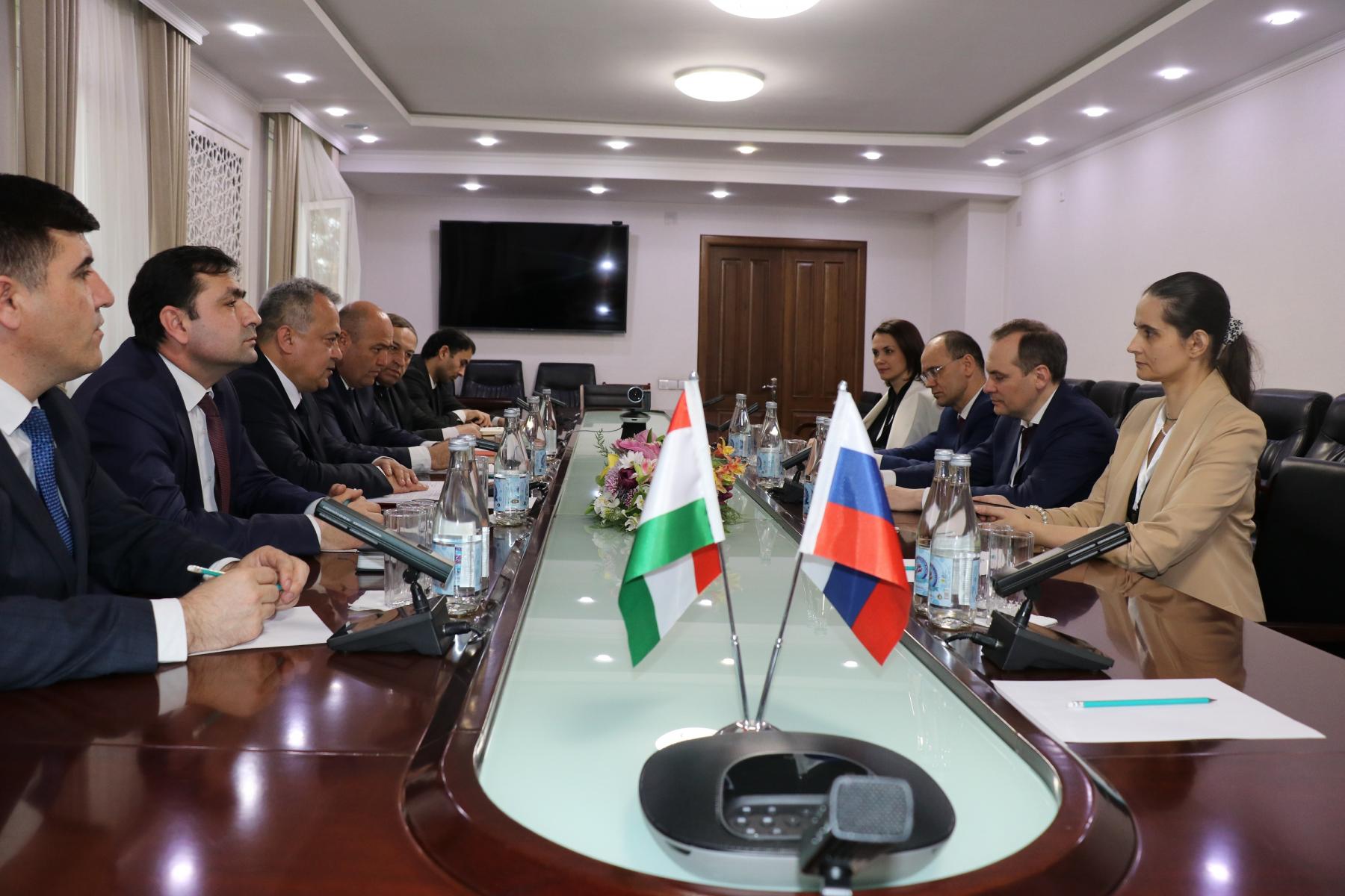 ВОХӮРИИ МУОВИНИ ЯКУМИ ВАЗИРИ МАОРИФ ВА ИЛМ БО РАИСИ ГУРӮҲИ КОРИИ КОМИССИЯИ ШУРОИ ДАВЛАТИИ ФЕДЕРАТСИЯИ РОССИЯ