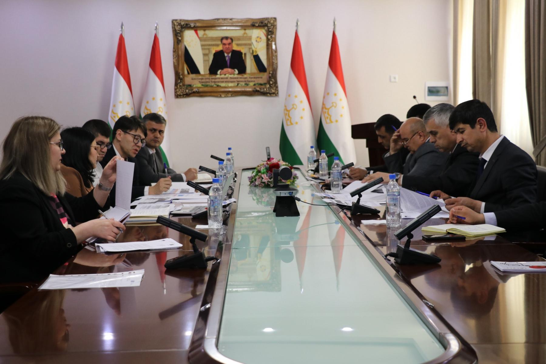 ВОХӮРИИ МУОВИНИ ВАЗИРИ МАОРИФ ВА ИЛМ БО НАМОЯНДАГОНИ ЮНЕСКО ВА ИТТИҲОДИ АВРУПО