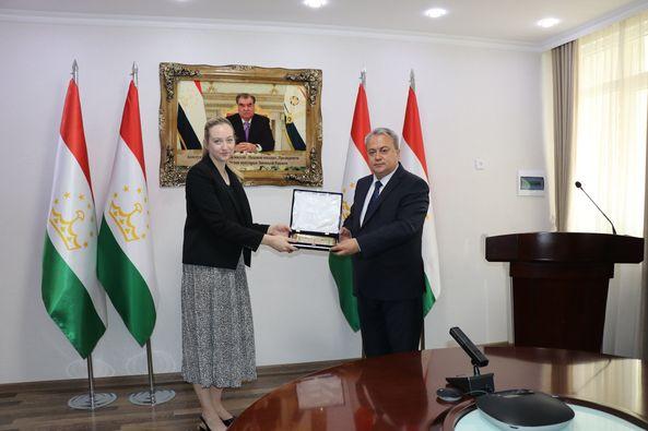 ВОХӮРИИ МУОВИНИ ЯКУМИ ВАЗИРИ МАОРИФ ВА ИЛМ БО РОҲБАРИ БУНЁДИ МАКС ПЛАНК