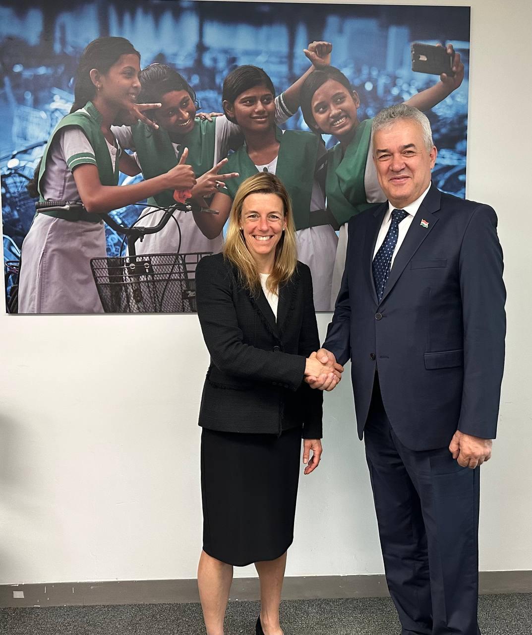 МУЛОҚОТИ ВАЗИРИ МАОРИФ ВА ИЛМИ ҶУМҲУРИИ ТОҶИКИСТОН БО МУОВИНИ ДИРЕКТОРИ ХАЗИНАИ КӮДАКОНИ СОЗМОНИ МИЛЛАЛИ МУТТАҲИД (ЮНИСЕФ)