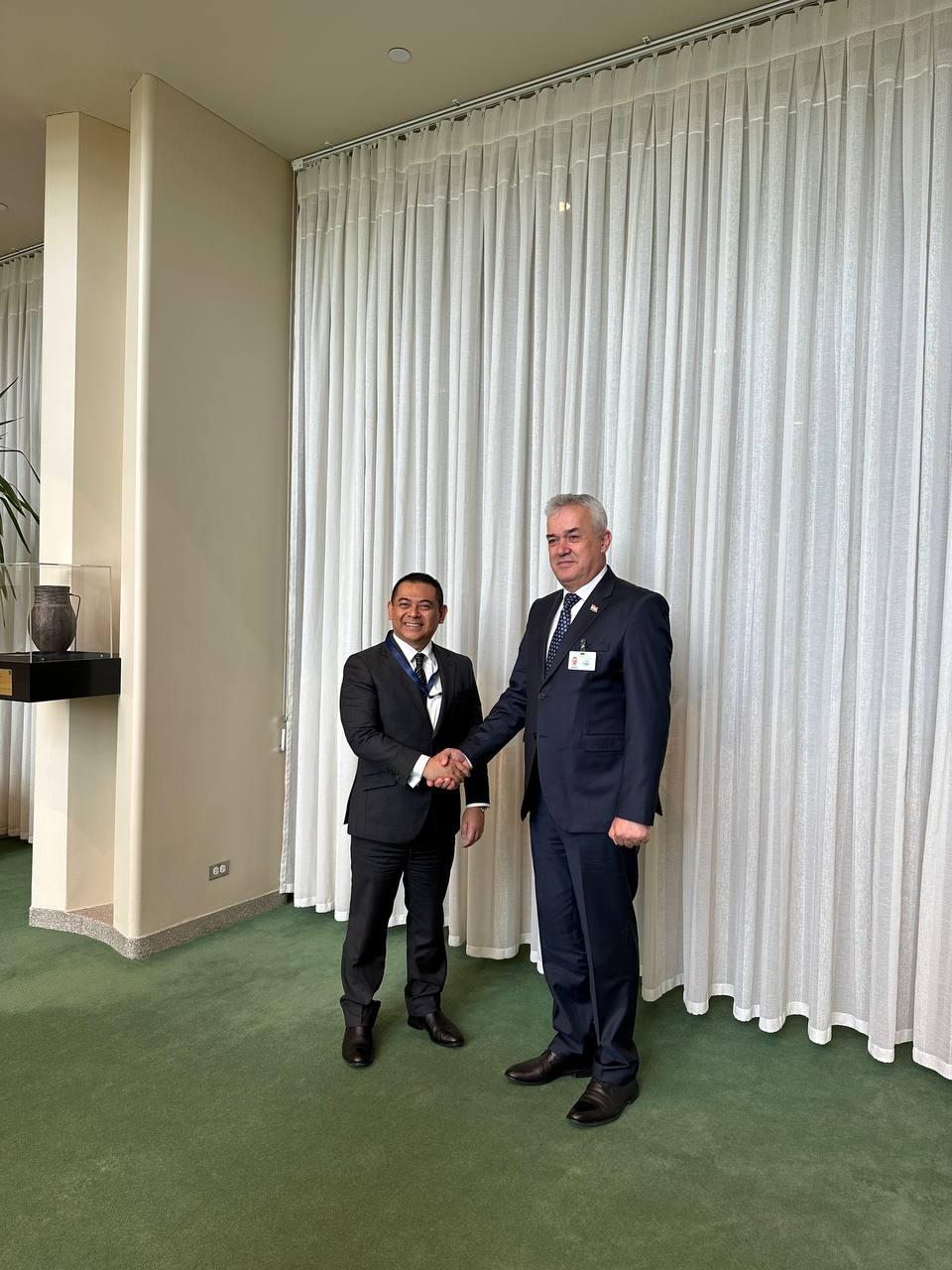 МУЛОҚОТИ ВАЗИРИ МАОРИФ ВА ИЛМИ ҶУМҲУРИИ ТОҶИКИСТОН БО САФИРИ МАЛАЙЗИЯ ДАР СОЗМОНИ МИЛЛАЛИ МУТТАҲИД