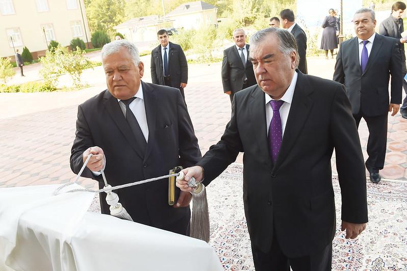 Ба истифода додани бинои нави таълимӣ ва хобгоҳи Мактаб-интернати ноҳияи Қубодиён