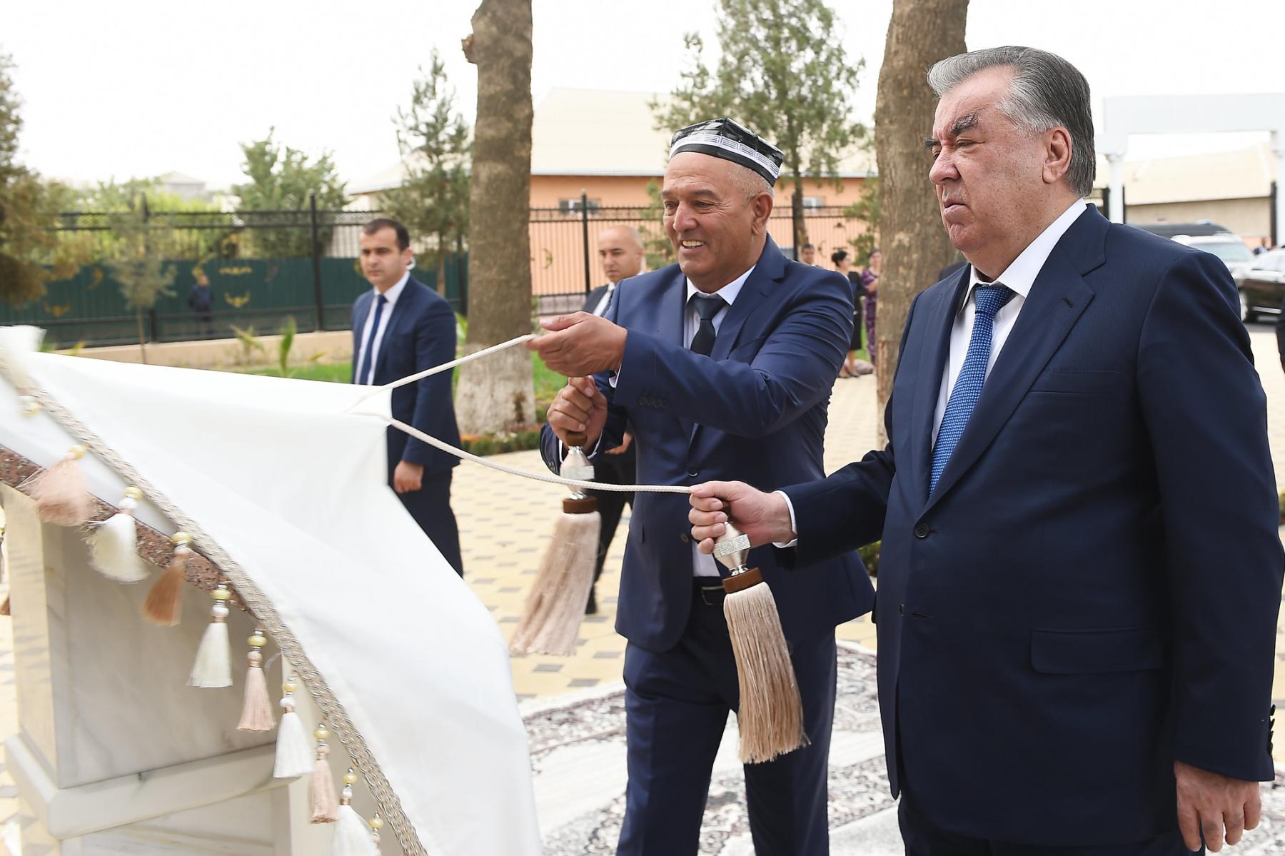 ИФТИТОҲИ БИНОИ НАВИ МУАССИСАИ ТАҲСИЛОТИ МИЁНАИ УМУМИИ №92 ДАР ШАҲРИ ТУРСУНЗОДА