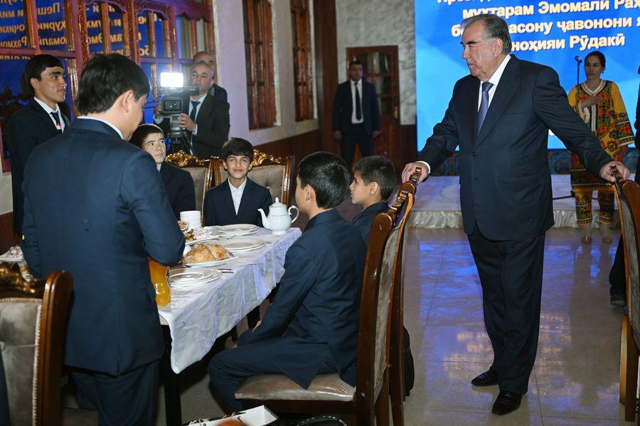 Мулоқот бо ятимони кулл аз ноҳияи Рӯдакӣ