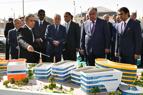 МАРОСИМИ ГУЗОШТАНИ САНГИ АСОС БАРОИ СОХТМОНИ БИНОИ ФИЛИАЛИ ДОНИШКАДАИ РУШДИ МЕНЕҶМЕНТИ СИНГАПУР ДАР ШАҲРИ ДУШАНБЕ