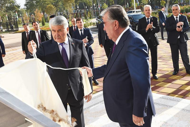 Ифтитоҳи бинои нави Донишгоҳи давлатии тиббии Тоҷикистон ба номи Абуалӣ ибни Сино