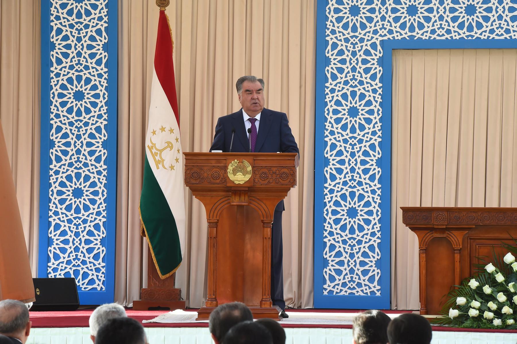 МУЛОҚОТ БО АҲЛИ МАОРИФИ ПОЙТАХТ ДАР ДОНИШКАДАИ ДАВЛАТИИ ЗАБОНҲОИ ТОҶИКИСТОН БА НОМИ СОТИМ УЛУҒЗОДА