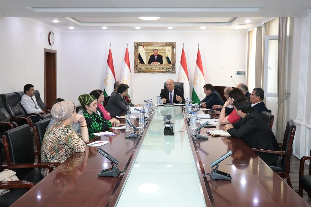 ҶАЛАСАИ ГУРӮҲИ КОРИИ БАЙНИИДОРАВӢ: МУАССИCАҲОИ ТАҲСИЛОТИ МИЁНА ВА ОЛИИ КАСБӢ БА НИЗОМИ МАБЛАҒГУЗОРИИ САРИКАСӢ МЕГУЗАРАНД